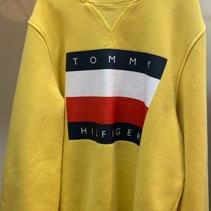 Yellow Tommy Hilfiger sweatshirt